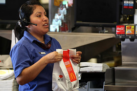 Repórter Brasil - McDonald’s lança cartilha que ensina empregados a gerir baixos salários