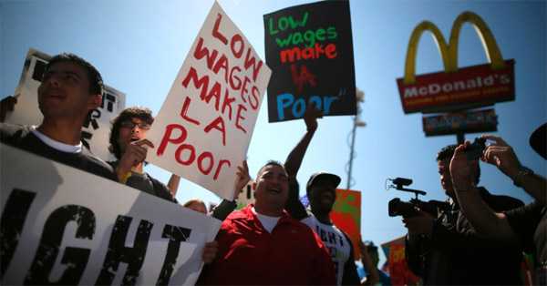 Funcionários de redes de fast food fazem greve nos EUA 