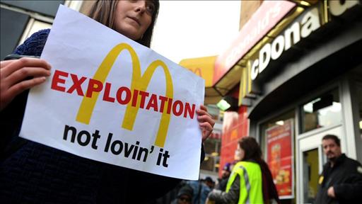 Em Nova Iorque, trabalhadores do mundo todo protestam contra abusos do McDonalds 