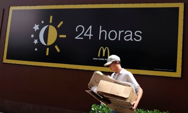 Sindicatos se unem contra McDonald's - Estadão