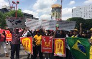 Na véspera de reunião de investidores do McDonald's, trabalhadores do setor de fast-food fazem greve e protestos em Chicago