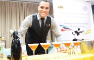 Jovem bartender vence concurso sediado pelo hotel do Sinthoresp
